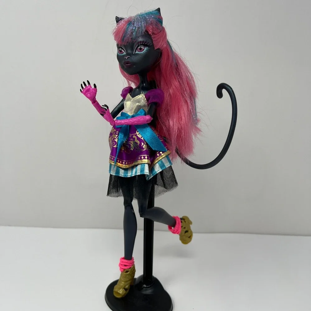 Monster High Catty Noir Boo York Doll Pink Black Feline Pop Star Figure CJF27